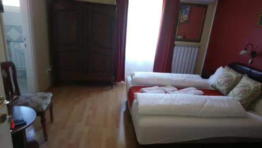 Napsugár és Gulyás Kunyhó Étterem - 25