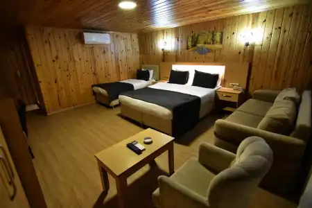 Green Palace Suite - 102