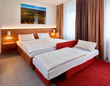 & Restaurant Burgschänke - 43