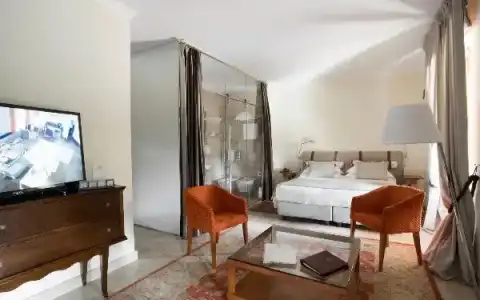 Augustus & Resort - 76