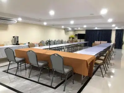 The Lux Ladprao 10 - 13