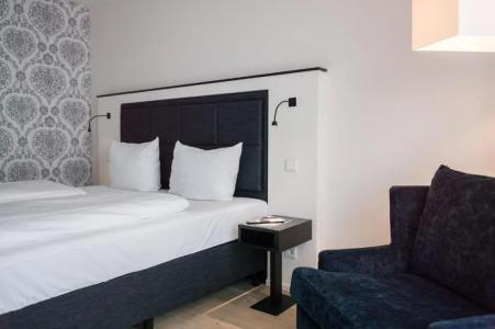 SUYTES Business Studios - 113