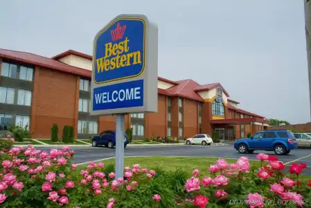Best Western Luxbury Inn Fort Wayne - 20