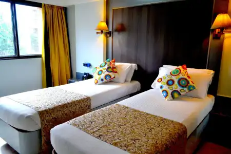 Club Emerald - 3