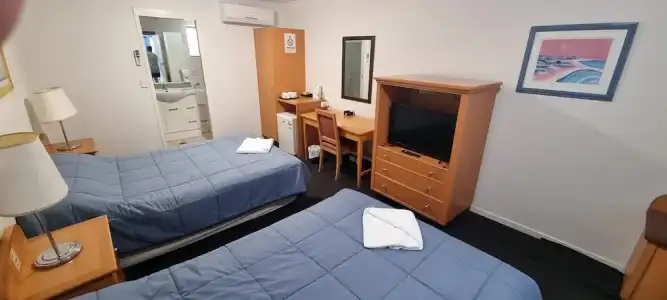 The Queensport Motel & Tavern - 16