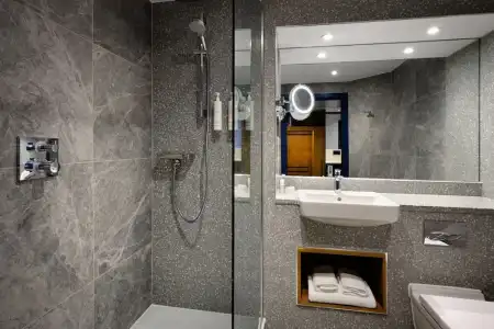 Dreamhouse Holyrood Apartments - 36