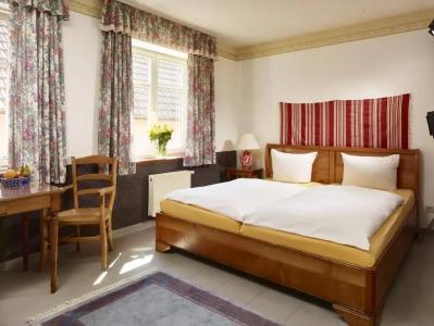 & Restaurant Burgschänke - 5