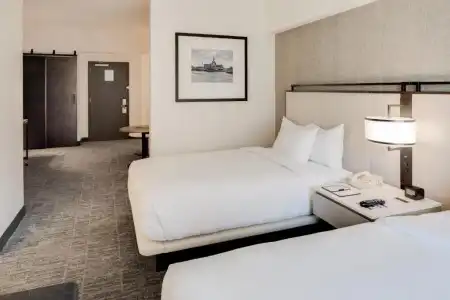 DoubleTree by Hilton & Suites Jersey City - 47