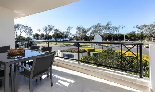 Bay Royal Apartments - 200