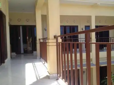 Sari Buana Bed & Breakfast - 11