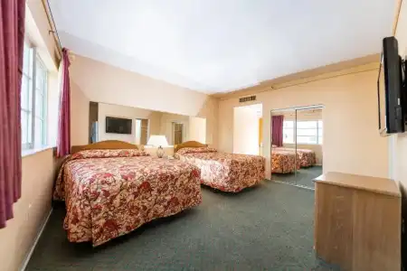 Ocean Beach Suites - 41