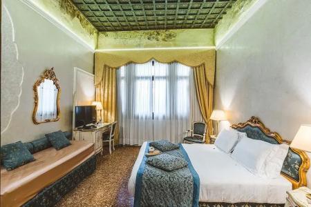 Palazzo Lion Morosini - Check in Presso Locanda Ai Santi Apostoli - 48