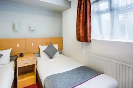 London Guest House by OYO - Acton - 78