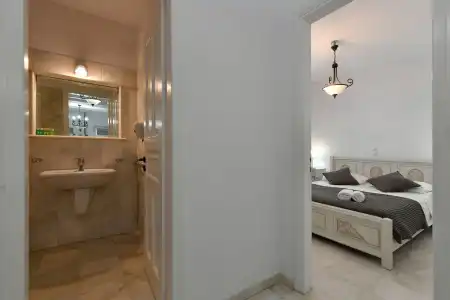 Parian Lithos Residence - 42