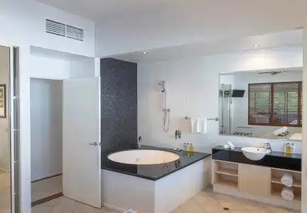 Saltwater Luxury Apartments - 9