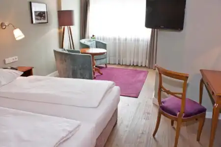 Bayerischer Hof - 36