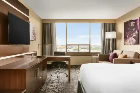 DoubleTree by Hilton Toronto Airport West - 27