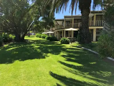 Half Moon Bay Motel - 79