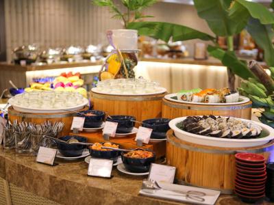 Melia Danang Beach Resort - 12