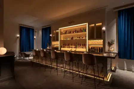 Unwind & Bar - 16