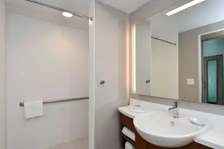 SpringHill Suites Charlotte City Center - 41