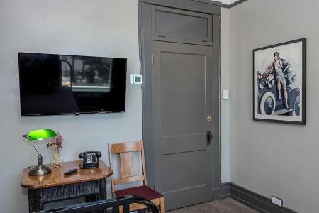 Gardner & Hostel - 36