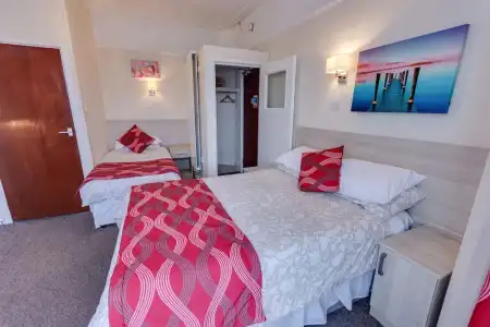 Sportsview Guest House - 70