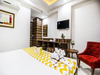FabPrime Sapphire Inn - 2