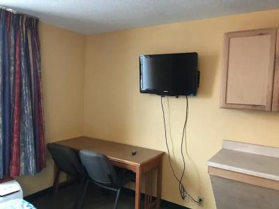 Rodeway Inn Fort Wayne - 3