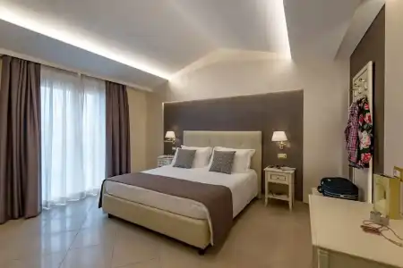 Vittorio Emanuele Boutique - 220