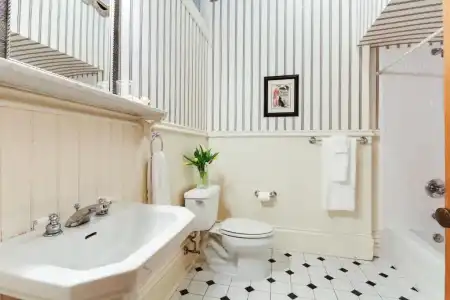 Maison Perrier Bed & Breakfast - 11