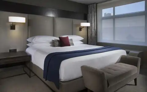 The Paramount - 83