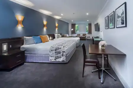 Hyde Park Inn - 134