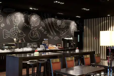 Holiday Inn ZÜRICH - MESSE by IHG - 10