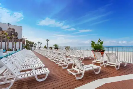 Holiday Inn Express & Suites Panama City Beach - Beachfront by IHG - 21