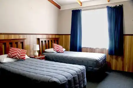 Fairy Springs Motel - 42