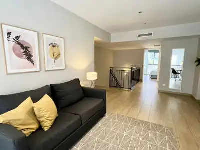 Feelathome Plaza Apartments - 12
