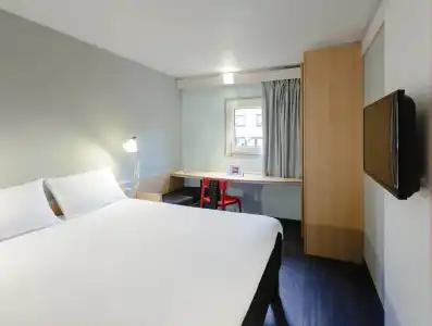 ibis Bourges - 32