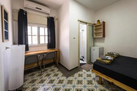 David Hostel - 28