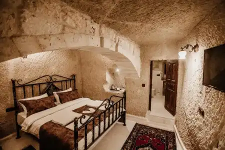 Romantic Cave - 69