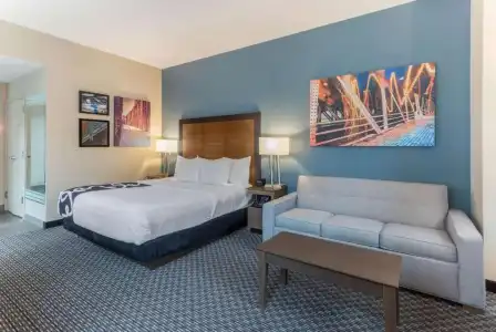 La Quinta Inn & Suites by Wyndham Chicago Downtown - 94