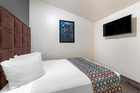 Anaheim Discovery Inn and Suites - 77