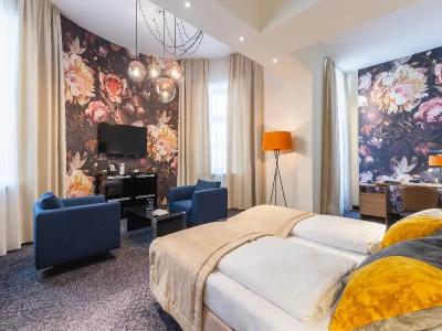 HiLight Suites - 108