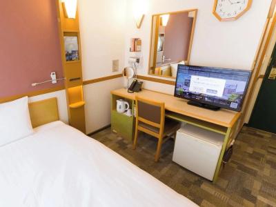 Toyoko Inn Kobe Minatogawa Koen - 92