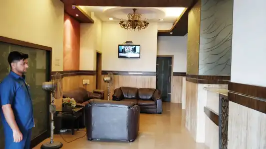 Kamran Residency - Near US Embassy - 13