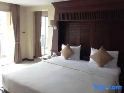 August Suites - 81