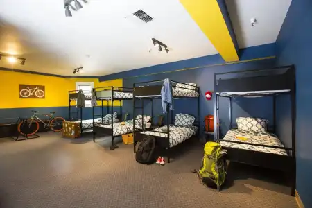 HI Sacramento Hostel - 16