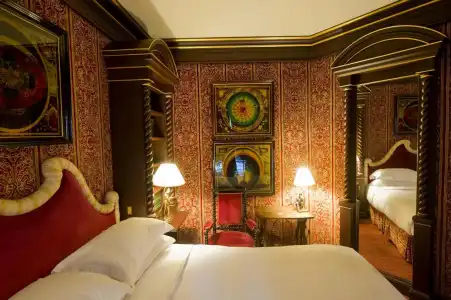 L'Hotel - 36