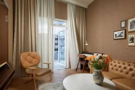 Reykjavik Consulate, Curio Collection by Hilton - 11