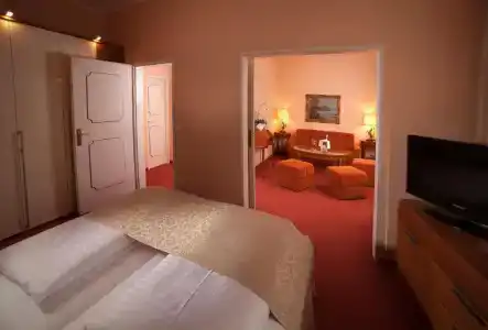 Newly Renovated Boutique Vier Jahreszeiten in the Heart of - 43